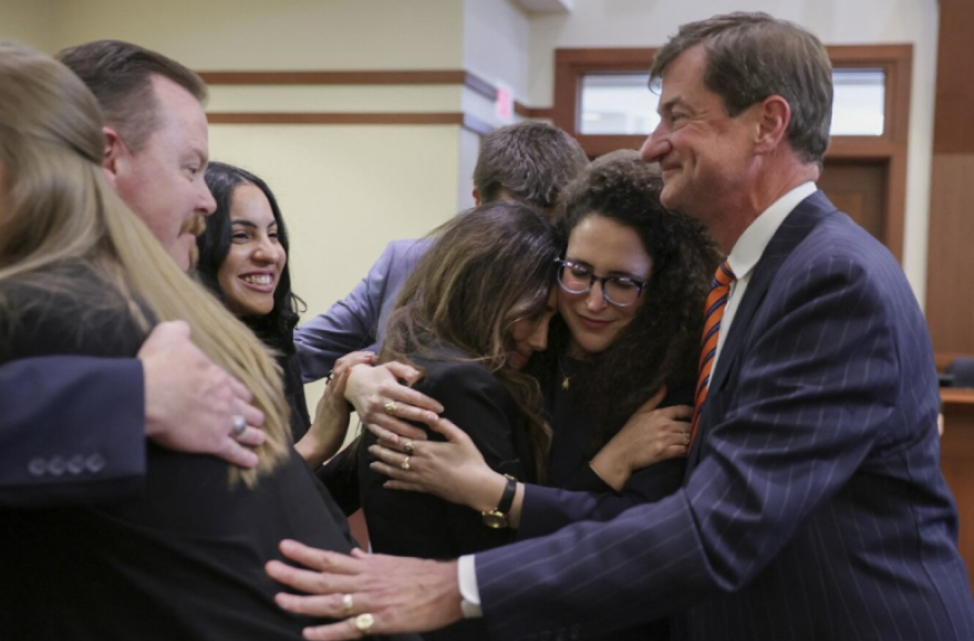 Τζόνι Ντεπ: Θα προσφέρει σε φιλανθρωπικά ιδρύματα το ένα εκατ. δολάρια που κέρδισε από τη Χερντ