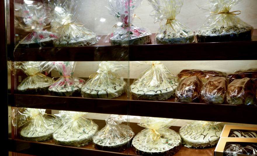 Πρωτοχρονιάτικο τραπέζι: Πόσο θα μας κοστίσει φέτος  - Οι τιμές στο «καλάθι του νοικοκυριού»