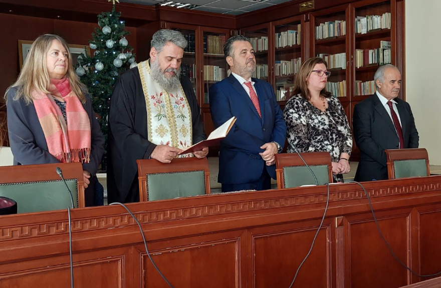 Ο δήμαρχος Ζωγράφου Βασίλης Θώδας έκοψε την πρωτοχρονιάτικη βασιλόπιτα - Οι ευχές και το «φλουρί»