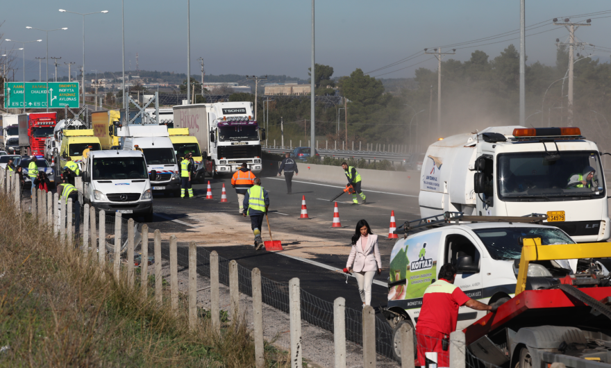 Άνοιξε η Εθνική  μετά την καραμπόλα - Δείτε βίντεο και φωτογραφίες