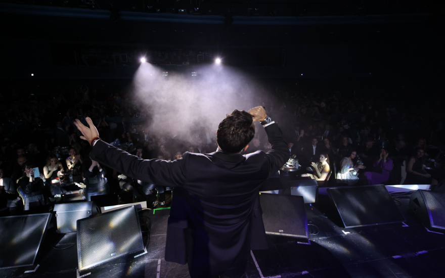 Ο Κωνσταντίνος Αργυρός κοντά στα παιδιά της «Στοργής» - Φιλανθρωπικό γκαλά με μουσική για καλό σκοπό 