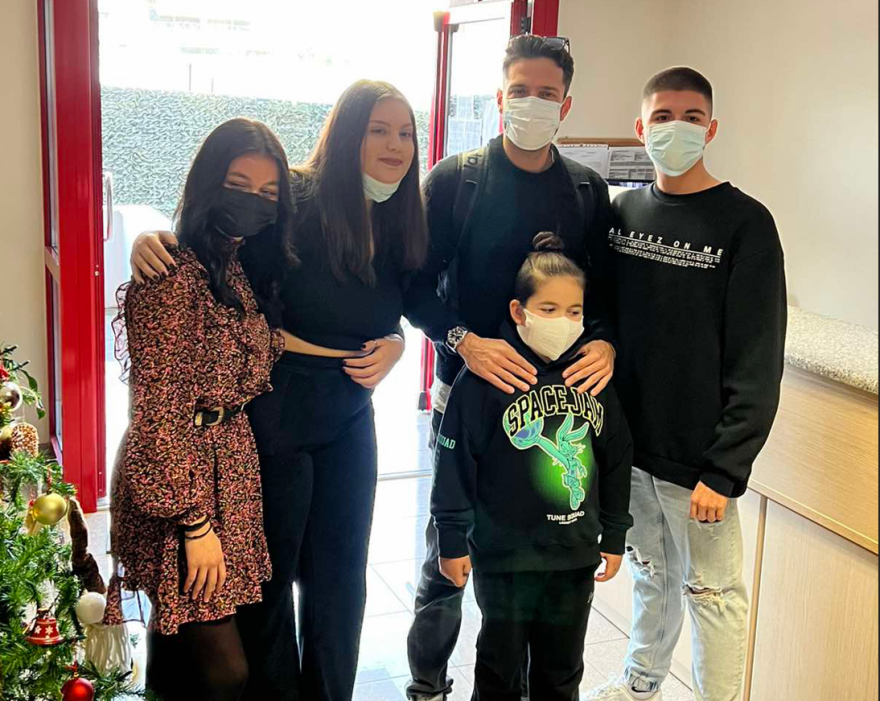 Ο Κωνσταντίνος Αργυρός κοντά στα παιδιά της «Στοργής» - Φιλανθρωπικό γκαλά με μουσική για καλό σκοπό 