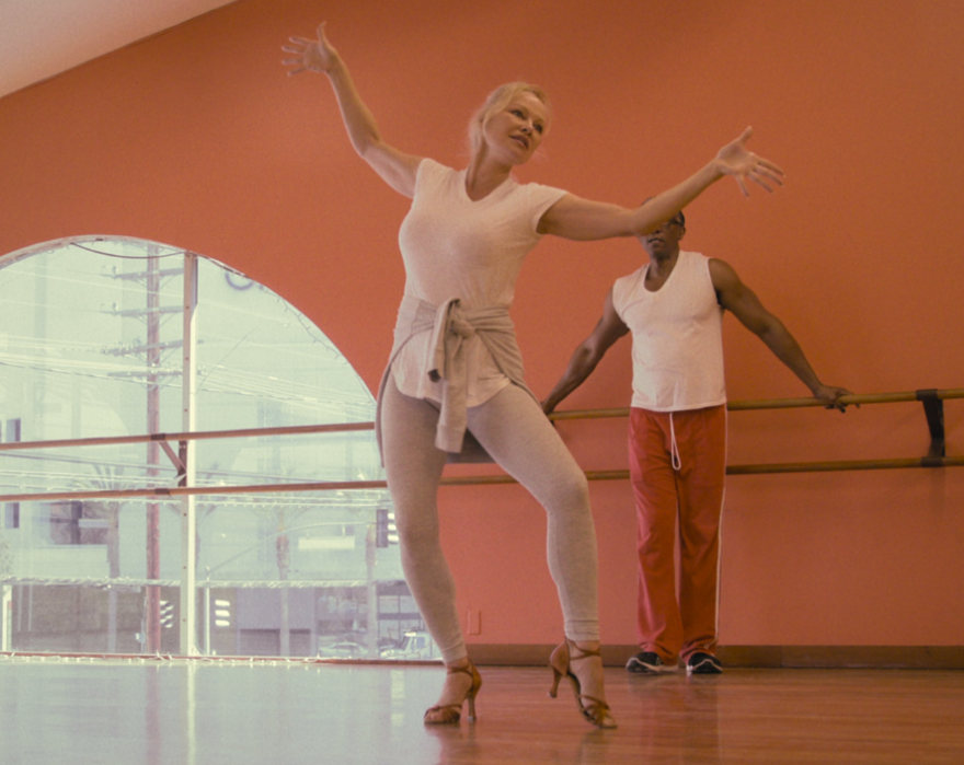 Πάμελα Άντερσον: Το sex tape, τα ειδύλλια και όλη η ζωή της έγιναν ντοκιμαντέρ