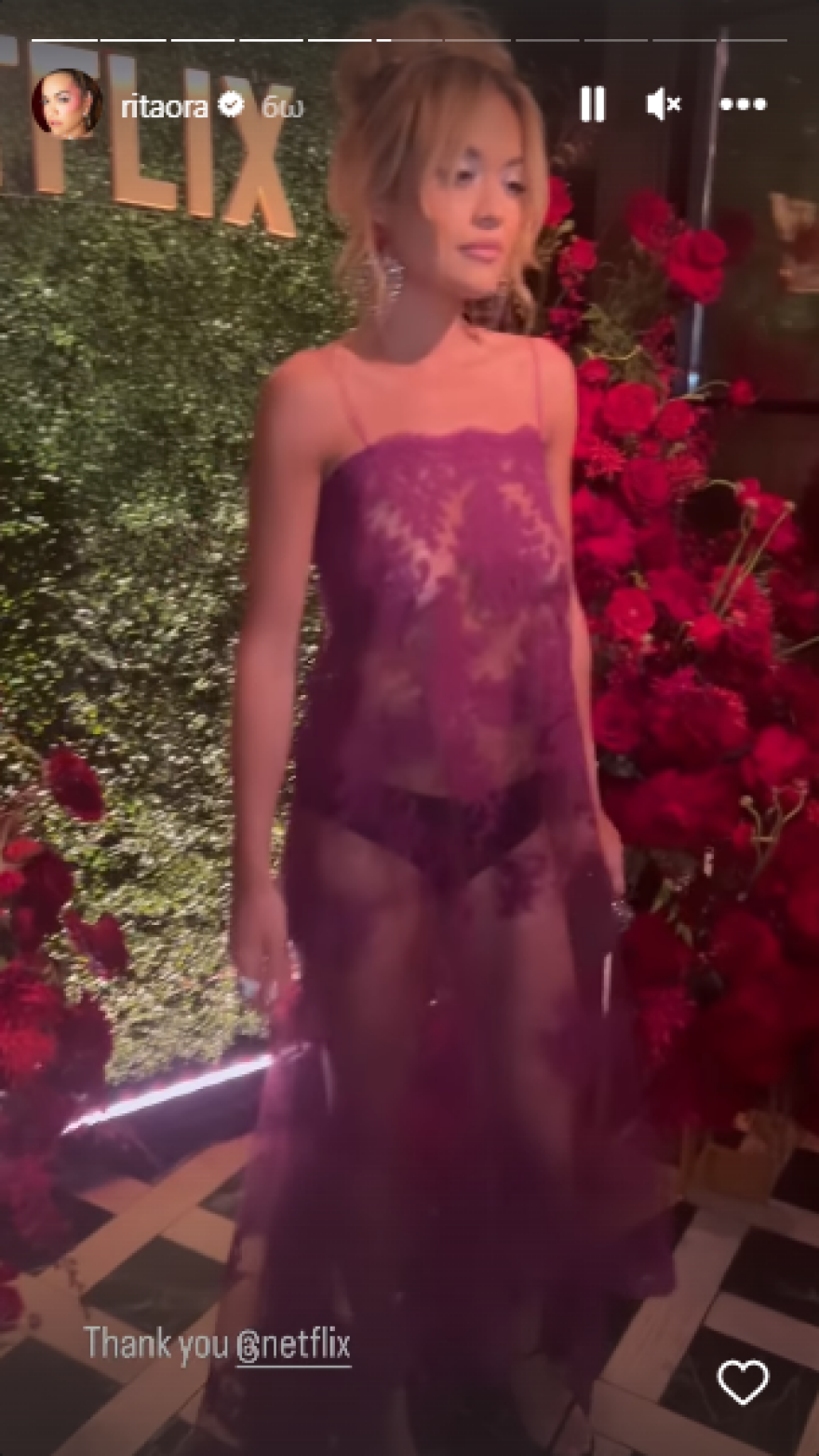 Ρίτα Όρα: Άφησε ελάχιστα στη φαντασία στη νέα της εμφάνιση με τον Τάικα Γουαϊτίτι