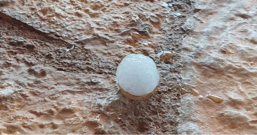 Καιρός - Κακοκαιρία τώρα: Έντονη χαλαζόπτωση στην Κεφαλονιά - Το «έστρωσε» και στην Ιθάκη