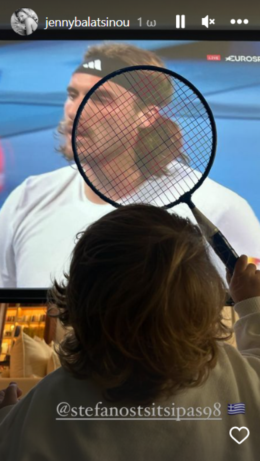 Τζένη Μπαλατσινού: Ο γιος της με τον Βασίλη Κικίλια παρακολουθεί τον τελικό Τσιτσιπά και Τζόκοβιτς - Δείτε φωτογραφία
