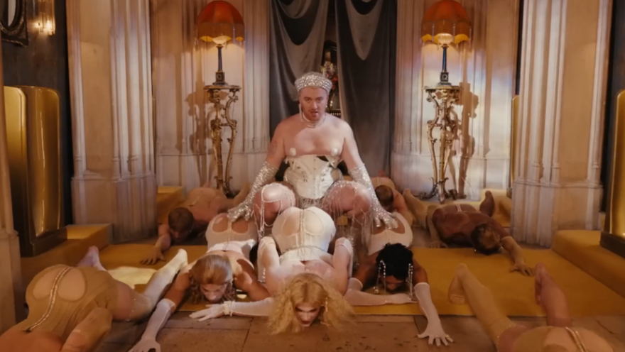 Σαμ Σμιθ:  Στο στόχαστρο των social media το νέο βίντεο κλιπ του - «Υπερσεξουαλικό, προκλητικό και ακατάλληλο»