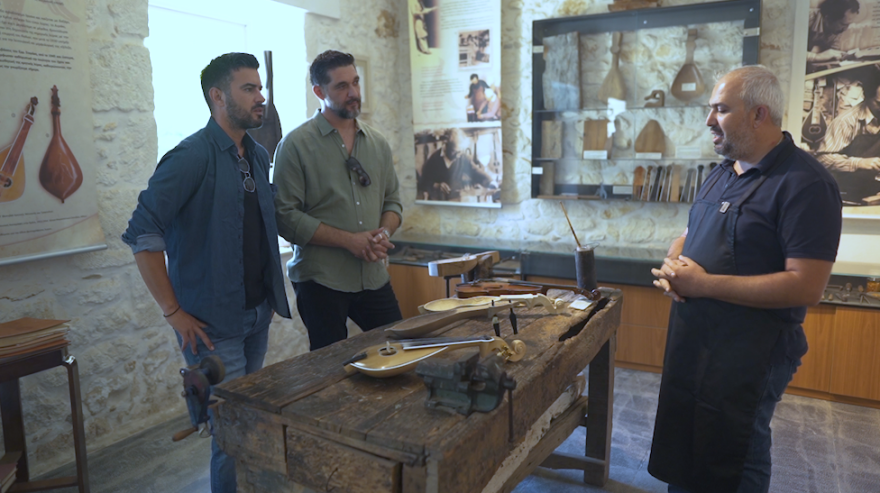 Fishy: Ο Γιάννης Τσιμιτσέλης υποδέχεται στο σκάφος τον Πάνο Ιωαννίδη