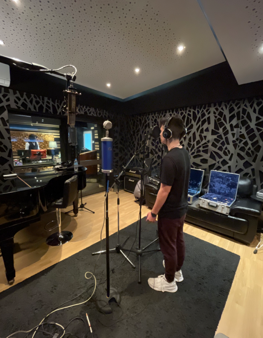 Victor Vernicos: Φωτογραφίες από τις προετοιμασίες του για τη Eurovision