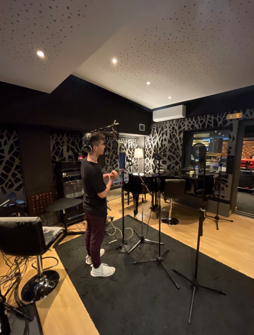 Victor Vernicos: Φωτογραφίες από τις προετοιμασίες του για τη Eurovision