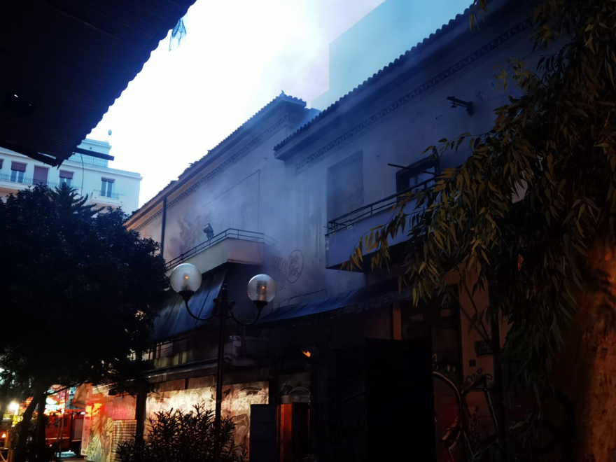 Μεγάλη πυρκαγιά σε κτίριο στο κέντρο της Αθήνας - Κλειστή η Πατησίων (φωτογραφίες)