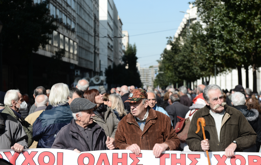 Στους δρόμους οι συνταξιούχοι εκπαιδευτικοί για την προσωπική διαφορά - Κλειστή η Σταδίου