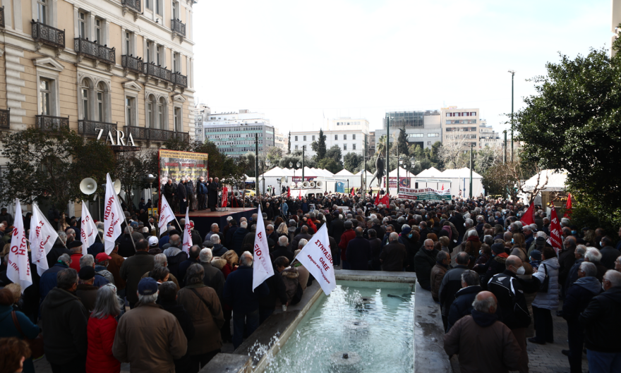 Στους δρόμους οι συνταξιούχοι εκπαιδευτικοί για την προσωπική διαφορά - Κλειστή η Σταδίου