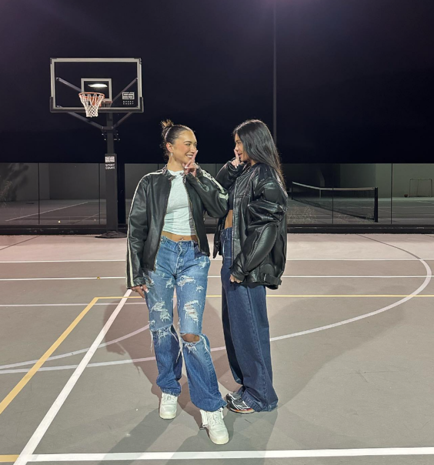 Κάιλι Τζένερ και Στέισι Καρανικολάου γιόρτασαν τον Άγιο Βαλεντίνο - Το φιλί που αντάλλαξαν