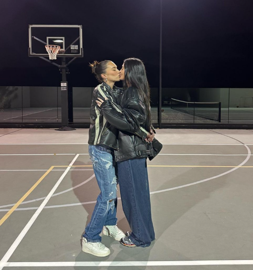 Κάιλι Τζένερ και Στέισι Καρανικολάου γιόρτασαν τον Άγιο Βαλεντίνο - Το φιλί που αντάλλαξαν