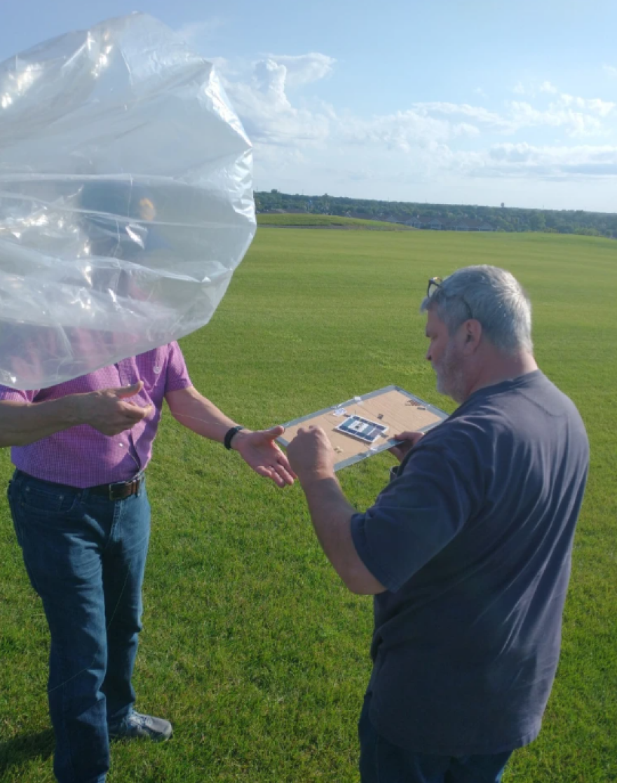 ΗΠΑ: Κατέρριψαν με πύραυλο 400.000 δολαρίων ένα μπαλόνι 12 δολαρίων, σύμφωνα με μια λέσχη στο Ιλινόις