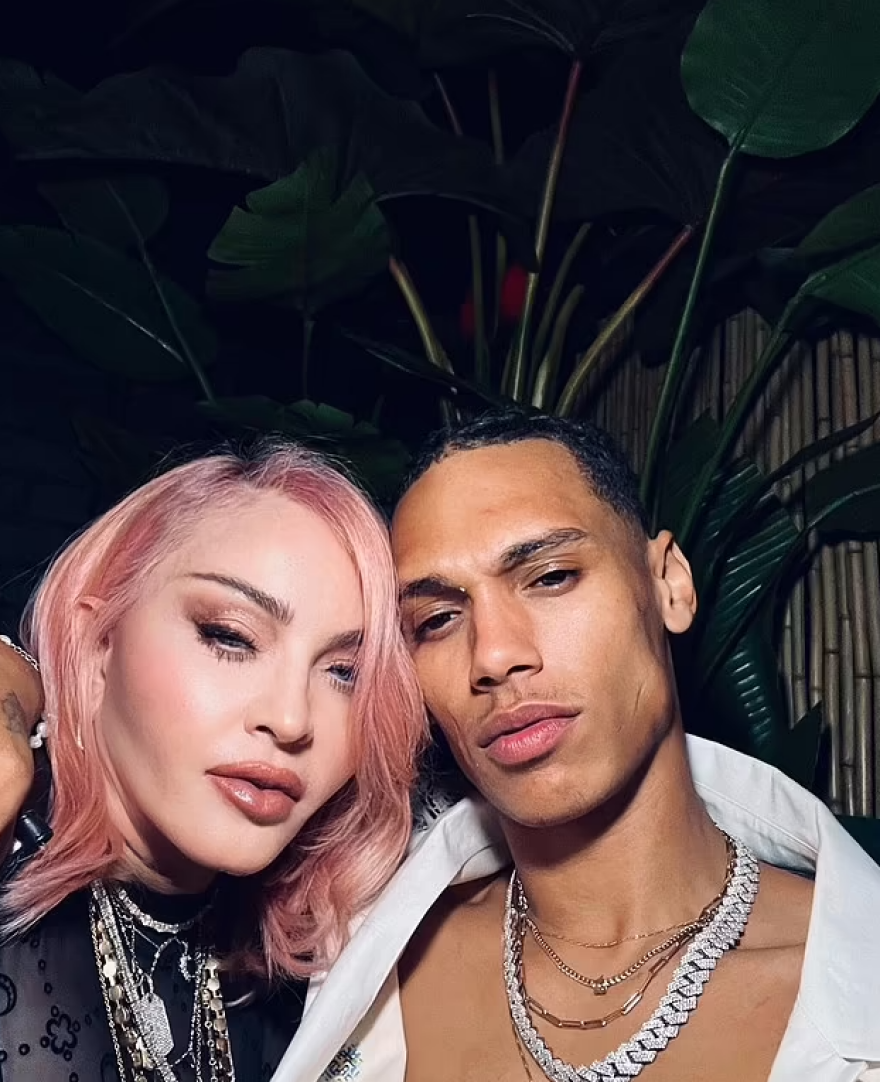 Μαντόνα: Ελεύθερη ξανά - Χώρισε με τον κατά 41 χρόνια νεότερο σύντροφό της