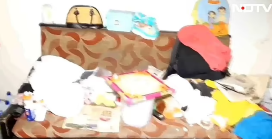 Ινδία: Μητέρα και γιος κλειδώθηκαν... τρία χρόνια στο σπίτι, για να μην κολλήσουν κορωνοϊό! (βίντεο)