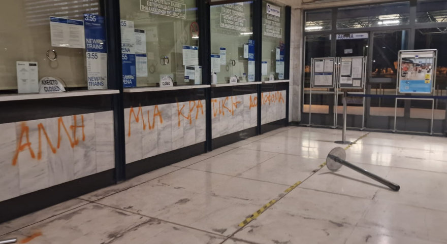 Τραγωδία στα Τέμπη: Επεισόδια από κουκουλοφόρους μετά την πορεία διαμαρτυρίας στη Λάρισα (βίντεο)