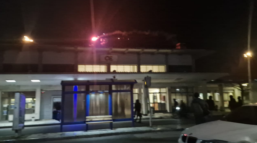 Τραγωδία στα Τέμπη: Επεισόδια από κουκουλοφόρους μετά την πορεία διαμαρτυρίας στη Λάρισα (βίντεο)