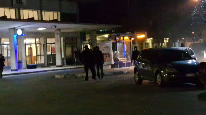 Τραγωδία στα Τέμπη: Επεισόδια από κουκουλοφόρους μετά την πορεία διαμαρτυρίας στη Λάρισα (βίντεο)