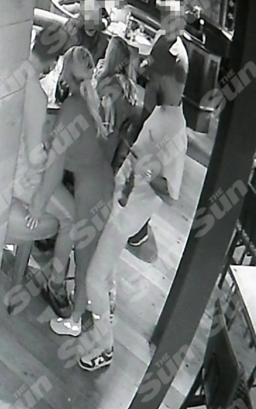  Κάιλ Γουόκερ: Ο αμυντικός της Σίτι κατέβασε το παντελόνι του και έπιασε το στήθος γυναίκας σε μπαρ 