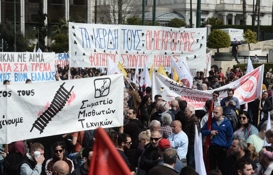 Πανελλαδικές συγκεντρώσεις για τα Τέμπη: 15.000 άτομα διαδήλωσαν στο Σύνταγμα για τα Τέμπη