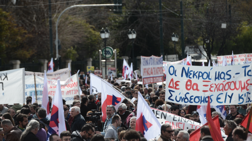 Πανελλαδικές συγκεντρώσεις για τα Τέμπη: 15.000 άτομα διαδήλωσαν στο Σύνταγμα για τα Τέμπη