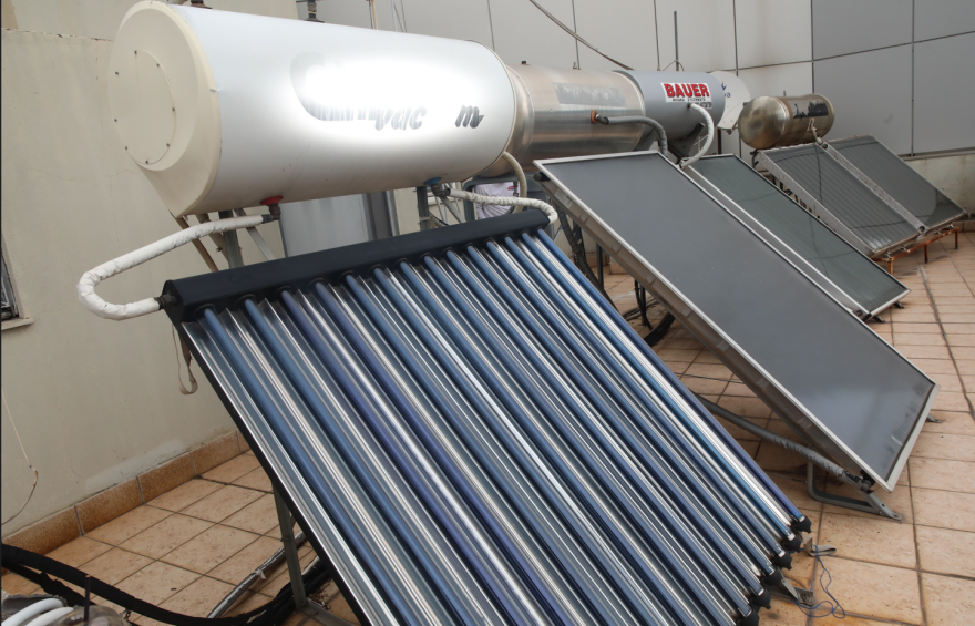 Ηλιακός θερμοσίφωνας - Επιδοτήσεις: Voucher έως και 900 ευρώ και σε ενοικιαστές