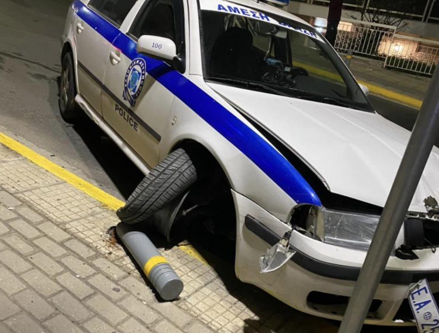 Τροχαίο τα ξημερώματα στον Άλιμο -  Όχημα έπεσε πάνω σε μοτοσικλέτες ΔΙΑΣ