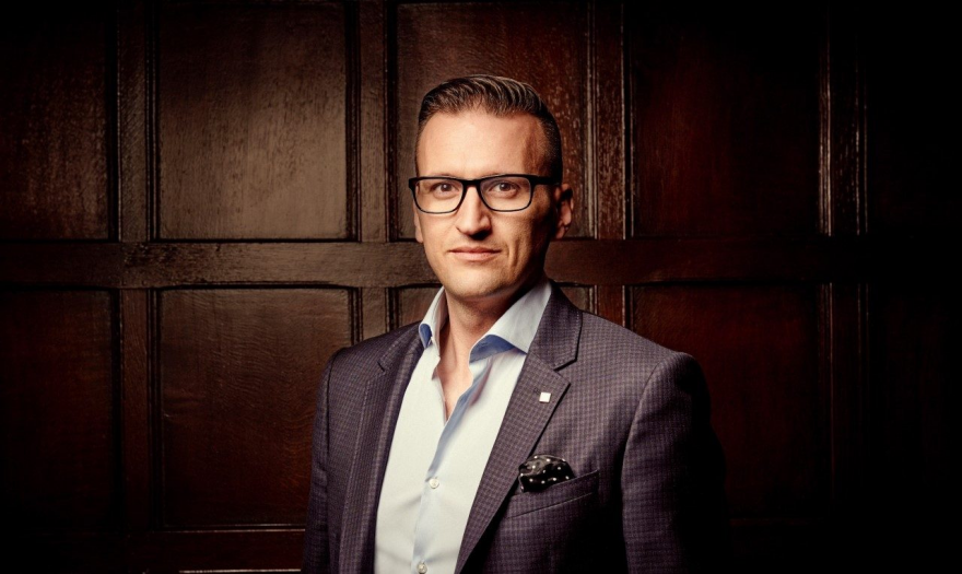 Στιβ Αποστολόπουλος: Ο Έλληνας κροίσος που θέλει ν' αγοράσει τους Χόρνετς του Τζόρνταν