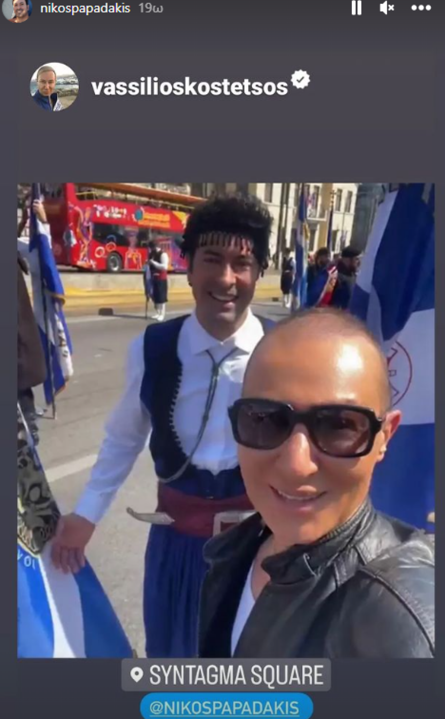 Νίκος Παπαδάκης: Έκανε παρέλαση κρατώντας τη σημαία της Παγκρητίου Ενώσεως - Δείτε τις φωτογραφίες