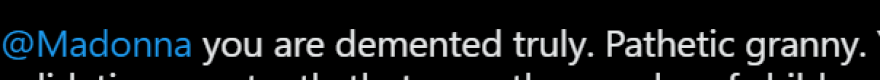 Μαντόνα: «Πυρά» κατά της σταρ σε βίντεο που γλείφει την κιθάρα της - «Είσαι αξιολύπητη»