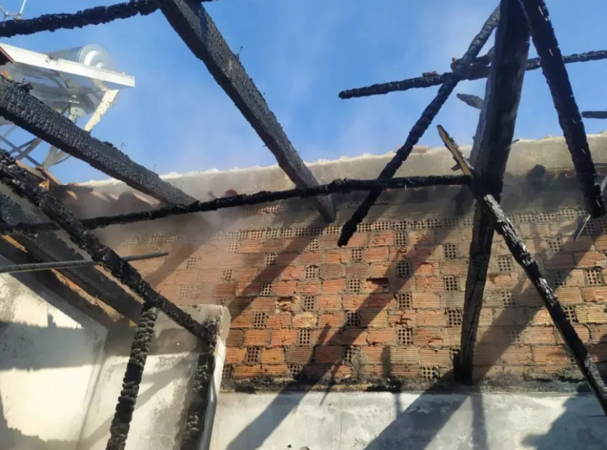 Φωτιά στο σπίτι του βουλευτή Αχαΐας του ΣΥΡΙΖΑ Κώστα Μάρκου - Δείτε φωτογραφίες 