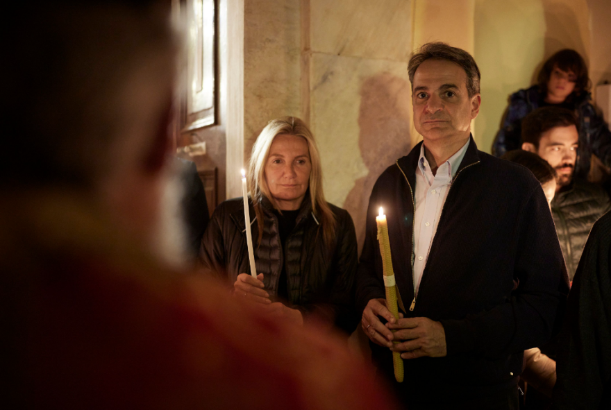 Κυριάκος Μητσοτάκης: Ήρθε η ώρα να ασχοληθούμε με το αρνί και το κοκορέτσι, χρόνια πολλά (βίντεο)