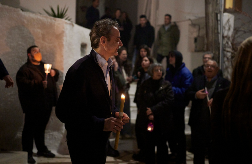 Ανάσταση: Στην Αθήνα η Σακελλαροπούλου, στην Τήνο ο Μητσοτάκης - Πού γιόρτασαν οι πολιτικοί αρχηγοί