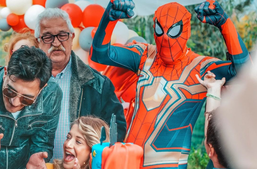 Τζένη Θεωνά - Δήμος Αναστασιάδης: Οι φωτογραφίες από το πάρτι γενεθλίων του γιου τους