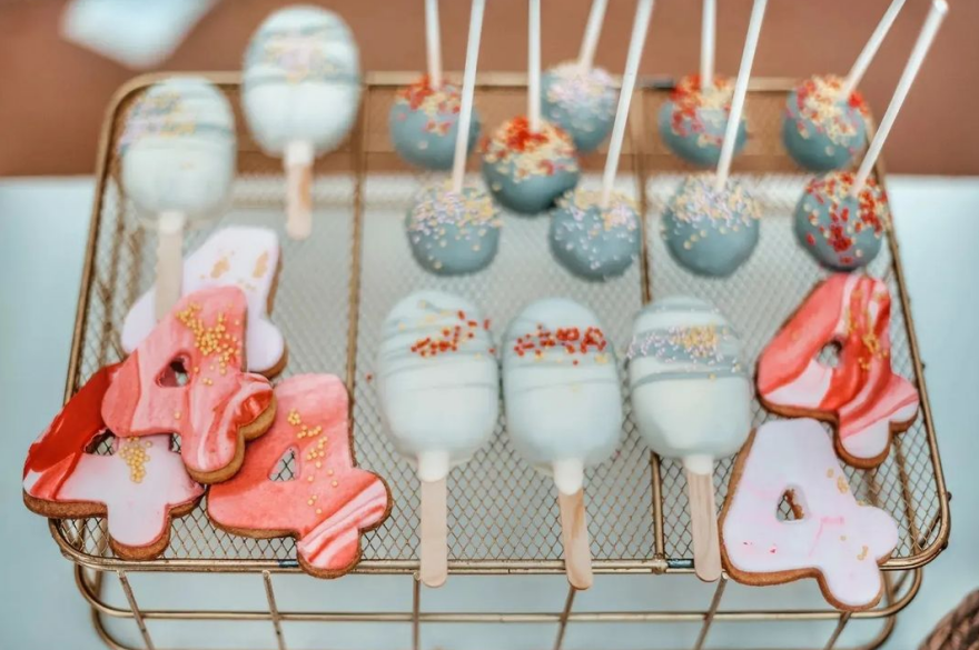 Τζένη Θεωνά - Δήμος Αναστασιάδης: Οι φωτογραφίες από το πάρτι γενεθλίων του γιου τους