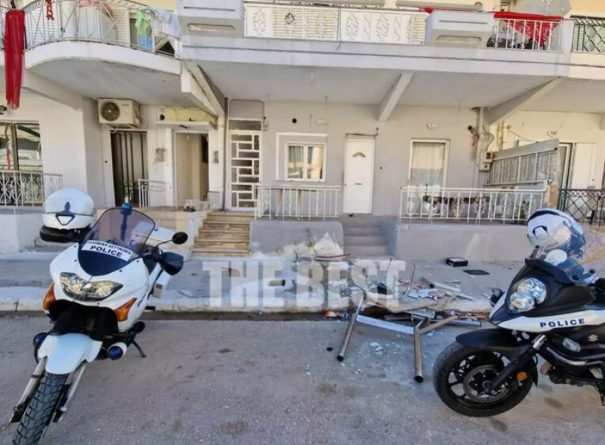 Κάτω Αχαΐα: Πέταξαν πέτρες και ξύλα στο σπίτι του δολοφόνου - Φωτογραφίες από την επίθεση