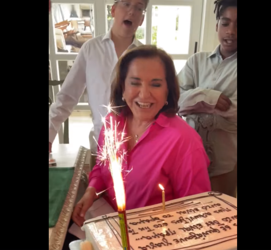 Εκλογές 2023: Μαντινάδες και… τρολάρισμα στα γενέθλια της Ντόρας Μπακογιάννη