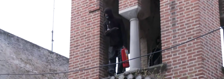 Θεσσαλονίκη: Καταδίωξη κουκουλοφόρων από ταράτσα σε ταράτσα στη Θεσσαλονίκη - Συνελήφθησαν και οι δύο