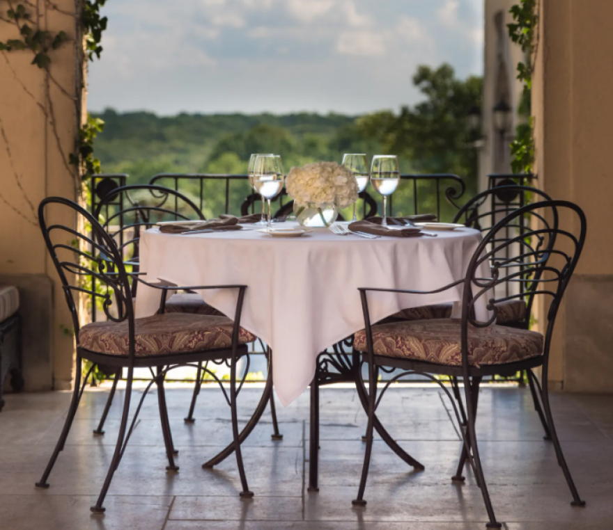 CNN: Τα πιο παραμυθένια μέρη για γάμους στον κόσμο - Από πύργους μέχρι ροζ παλάτια