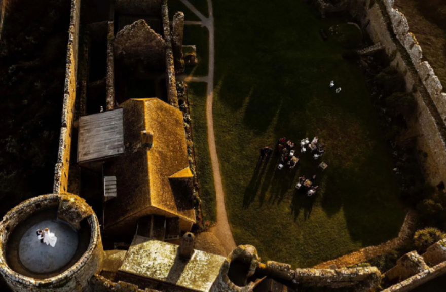 CNN: Τα πιο παραμυθένια μέρη για γάμους στον κόσμο - Από πύργους μέχρι ροζ παλάτια