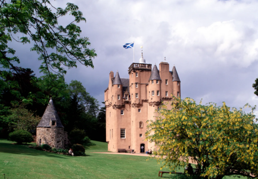 CNN: Τα πιο παραμυθένια μέρη για γάμους στον κόσμο - Από πύργους μέχρι ροζ παλάτια