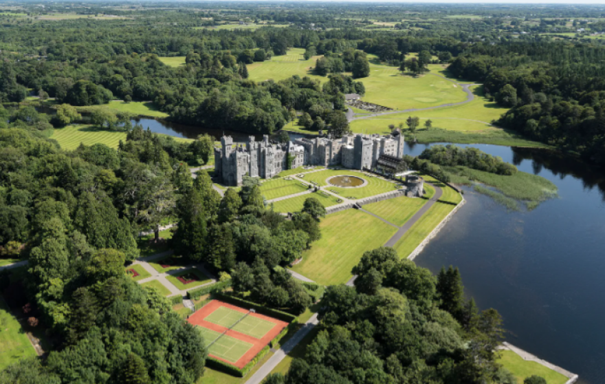 CNN: Τα πιο παραμυθένια μέρη για γάμους στον κόσμο - Από πύργους μέχρι ροζ παλάτια