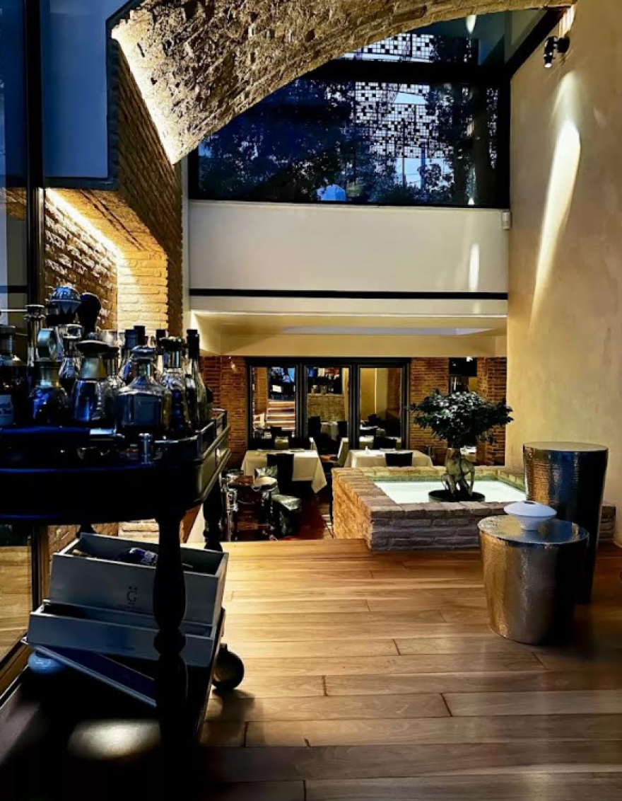 Τα 204 top εστιατόρια και ταβέρνες σε όλη την Ελλάδα - Η ελίτ της γαστρονομικής σκηνής σε 12 κατηγορίες 