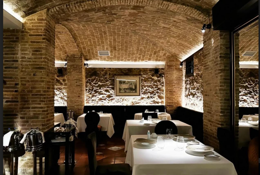 Τα 204 top εστιατόρια και ταβέρνες σε όλη την Ελλάδα - Η ελίτ της γαστρονομικής σκηνής σε 12 κατηγορίες 