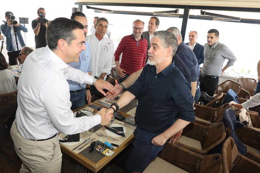 Εκλογές 2023: Με δημοσιογράφους στον Πειραιά ο Τσίπρας - Βίντεο και φωτογραφίες
