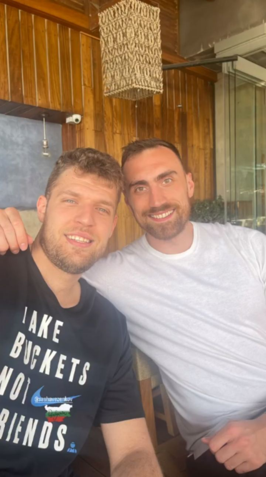 Μιλουτίνοφ: Διακοπές στην Ελλάδα για τον Σέρβο - Καφεδάκι με τον Βεζένκοβ 