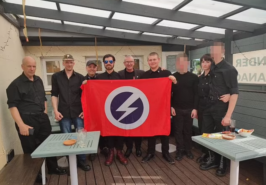 Βρετανία: Καρέ-καρέ το «επαναστατικό» παραλήρημα νεοναζιστικής ομάδας για τρομοκρατικές επιθέσεις (βίντεο)